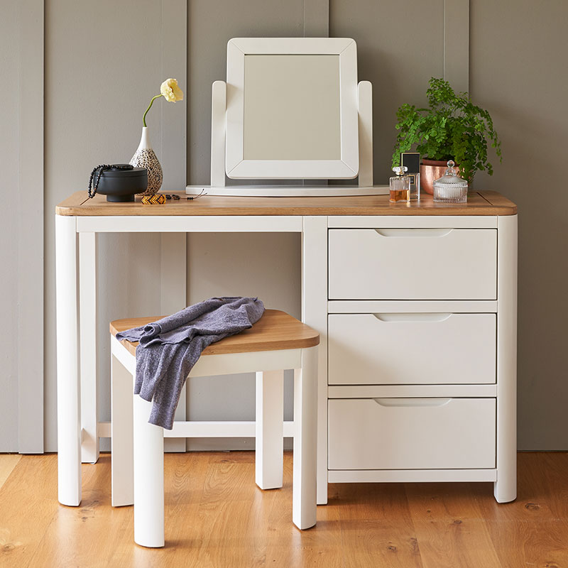 Dressing table ideas: how to arrange your makeup table