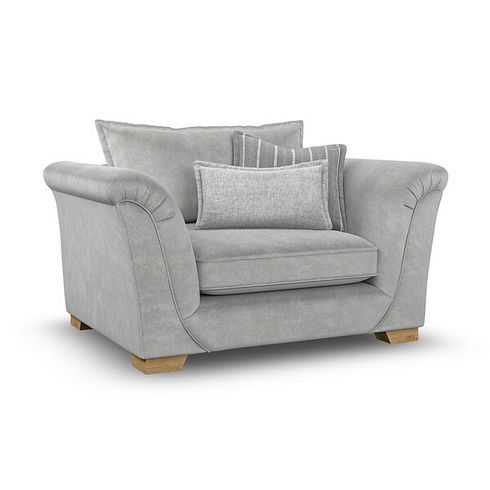Milldale Loveseat in Garda Showers Fabric with Grey Scatters