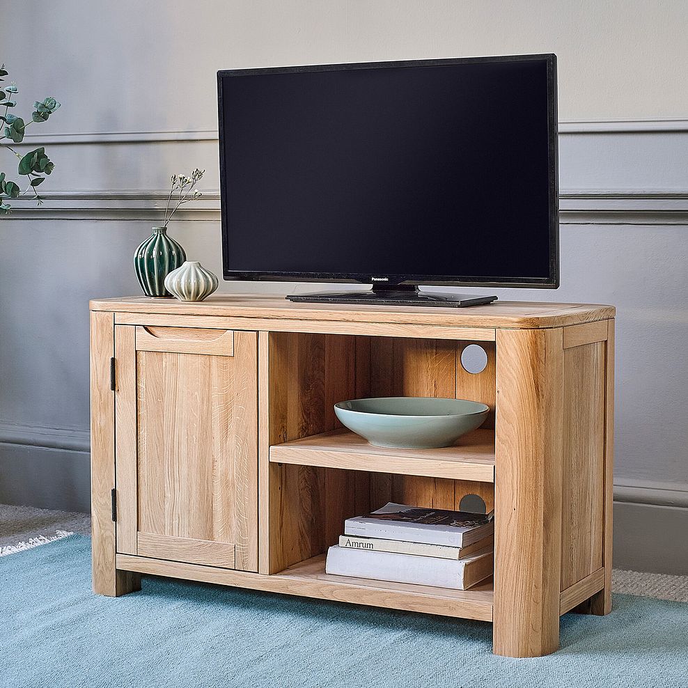Romsey Natural Solid Oak Small TV Unit 2